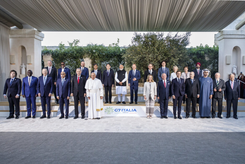 papa francesco giorgia meloni g7 foto della presidenza del consiglio