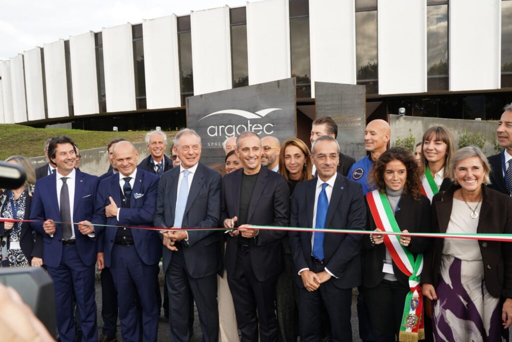 ARGOTEC Adolfo Urso, Ministro delle Imprese e del Made in Italy, e David Avino, Amministratore Delegato di Argotec