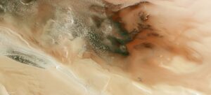 Mars Express dell’Esa cattura immagini di Marte nelle quali appare scolpito da ghiacci e venti